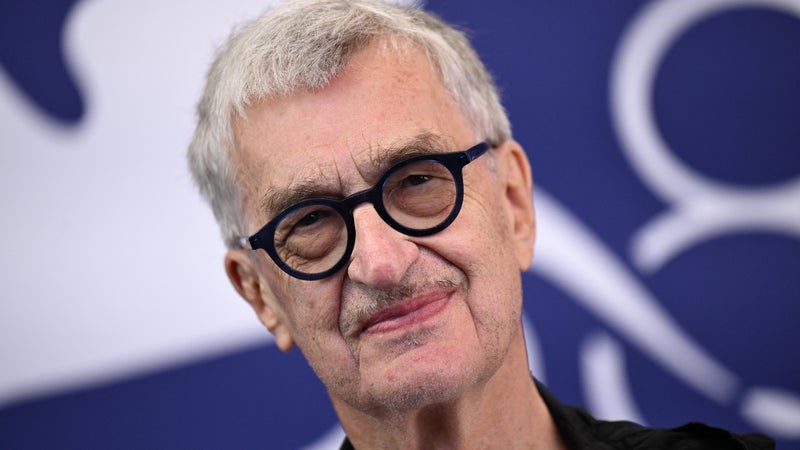 "Nous ne travaillons pas avec une mentalité d'hommes politiques": après les polémiques, le réalisateur Wim Wenders clarifie sa position