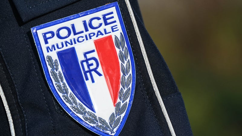 EXCLU RMC. Carcassonne: "Une manipulation politique", les explications  de l'avocat du policier municipal mis en cause
