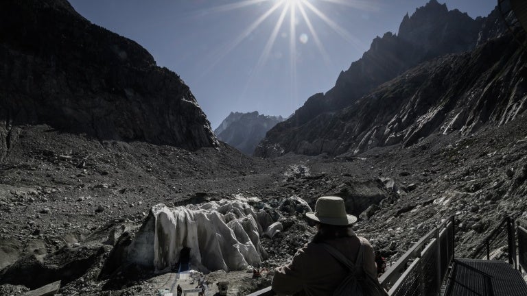 "On est sur une année record": en Savoie et en Haute-Savoie, les glaciers continuent de fondre