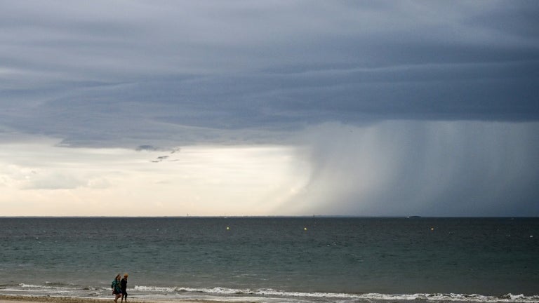 Épisode méditerranéen: le Var et les Alpes-Maritimes basculent en vigilance orange pluie-inondations