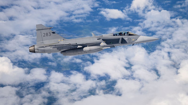 L'Ukraine lui a commandé 16 avions Gripen, l'Europe se réarme... Le suédois Saab triple ses commandes et engrange les milliards
