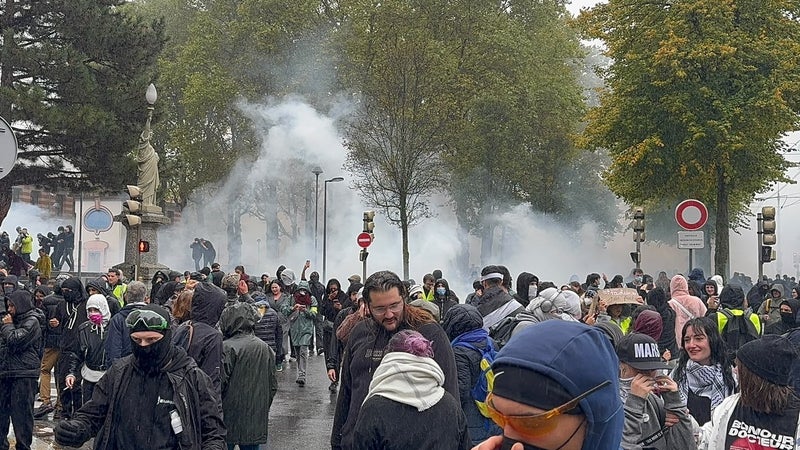 Image accompagnant « Mobilisations du 17 octobre: un manifestant grièvement blessé à Saint-Etienne, sa main arrachée ».