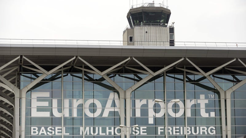 Un avion immobilisé bloque la piste principale de l'aéroport de Bâle-Mulhouse