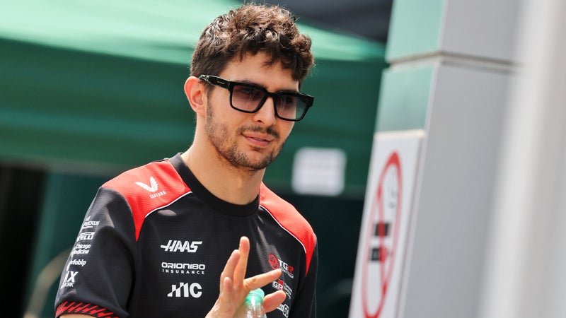 "Il a eu 10 ans pour montrer sa valeur": Jacques Villeneuve a "du mal à imaginer" Esteban Ocon poursuivre sa carrière en F1