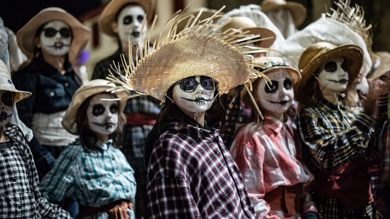Défilés, bals des sorcières, lectures de contes... Découvrez les événements prévus pour Gau Beltza, la fête d'Halloween du Pays basque