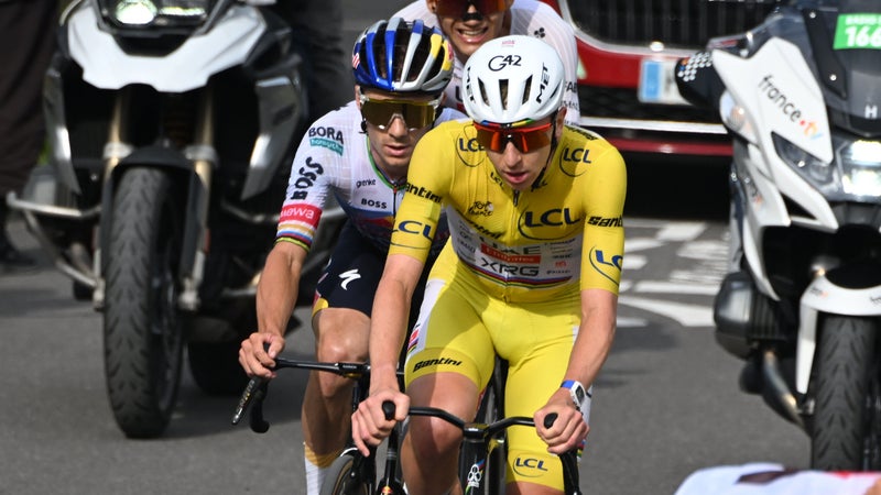 Tadej Pogacar et Remco Evenepoel lors d un duel pendant le Tour de France 2026 2324149
