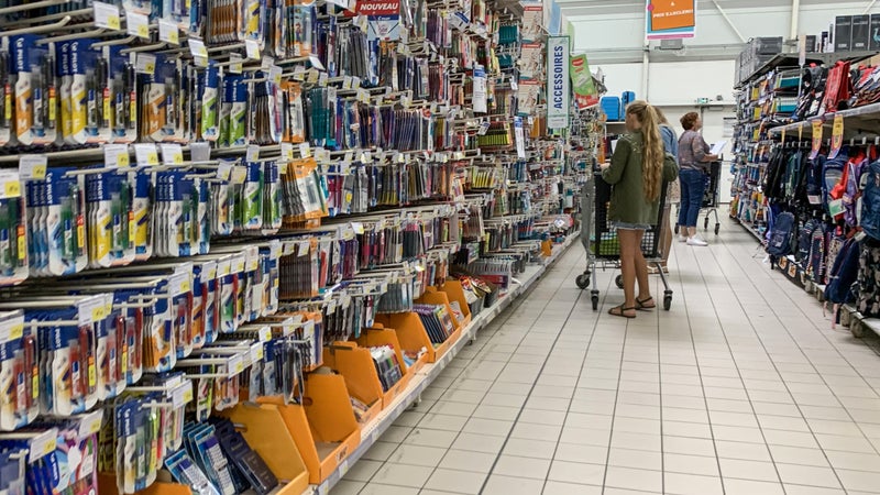 Distribution gratuite des fournitures scolaires: une mesure "inutile, démagogique et coûteuse"?