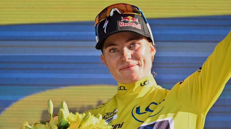 Demi Vollering porteuse du maillot jaune apres la 8e etape du Tour de France femmes le 8 aout 2026 2330239