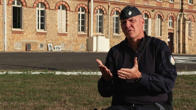 "Ça pourrait être nos mômes en face": le commandant de la CRS-8 revient sur les consignes de maintien de l'ordre avant les mobilisations de ce 17 octobre