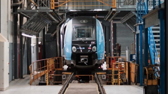 Leur durée de vie doit passer de 20 à 40 ans: les 360 trains de banlieue de la région parisienne vont être rénovés, un contrat à 3 milliards d'euros pour la SNCF