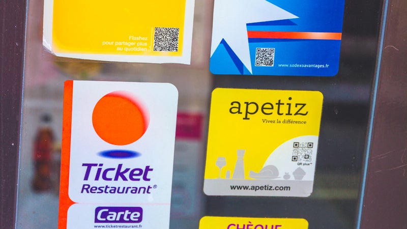 1,22 milliard d’euros de dépenses "perdues" chaque année: un syndicat de l'hôtellerie-restauration accuse les supermarchés de capter une part de plus en plus importante des titres-restaurant