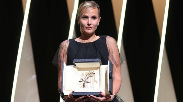 Julia Ducournau va adapter "Mon vrai nom est Élisabeth" d'Adèle Yon au cinéma