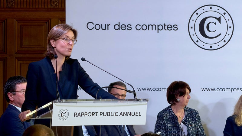 La "crise" est évitable si la classe politique "se réveille": la présidente de la Cour des comptes Amélie de Montchalin alerte sur le dérapage de la dette et appelle les parlementaires à ne pas faire du budget "une bataille de chiffres incompréhensible"
