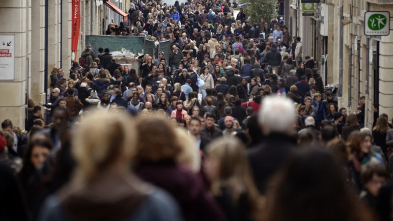 Les Français sont inquiets pour leur situation financière: la confiance des ménages chute en octobre à son plus bas niveau depuis juin 2013