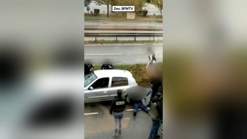 DIRECT. Tirs mortels à Trappes: l'image de l'interpellation du suspect Kevin T.