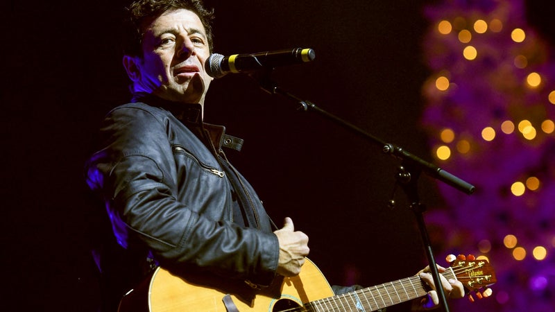 Près de 10 millions d'euros de manque à gagner, au moins un million de perte et un remboursement par les assurances peu probable: voici ce que devrait coûter l'annulation de sa tournée à Patrick Bruel