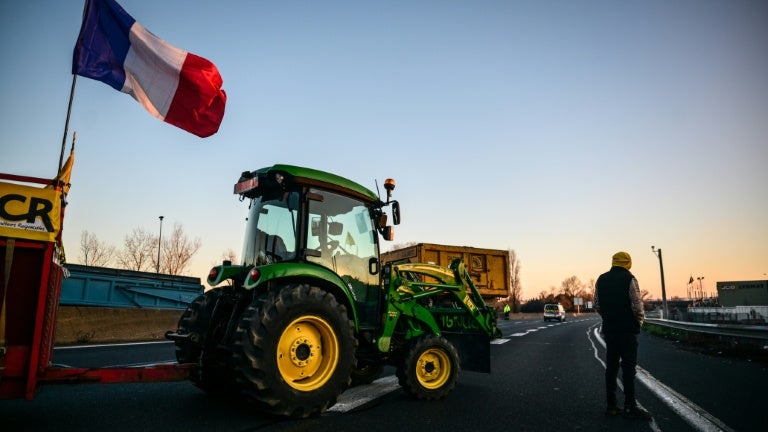 Carburants: 200 agriculteurs rassemblés dans l'Aveyron contre la hausse des prix à la pompe