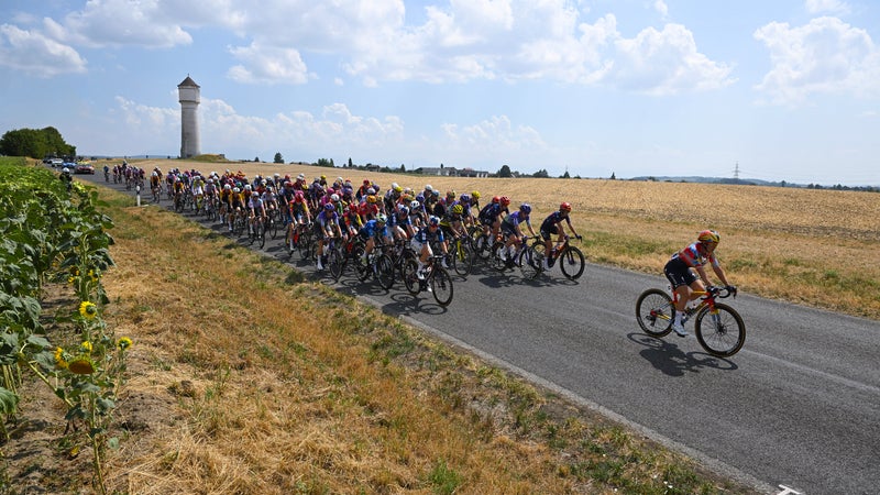 Le peloton du Tour de France feminin le 01 08 2026 2327945