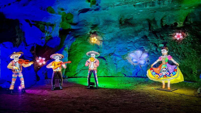 "Pas de frayeur": une exposition célèbre "Le jour des Morts" dans les grottes de Bétharram