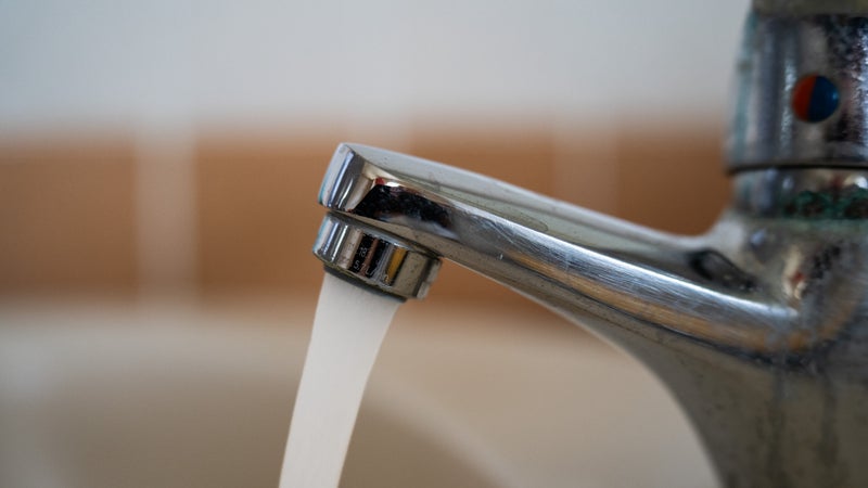 Depuis le 9 août, cette commune des Alpes-de-Haute-Provence est privée d'eau potable à cause des orages