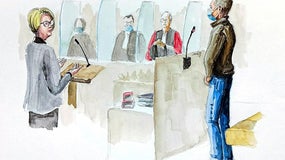 Croquis d'audience montrant la mère d'Alexia face à Jonathann Daval le 16 novembre 2020 devant la cour d'assises à Vesoul