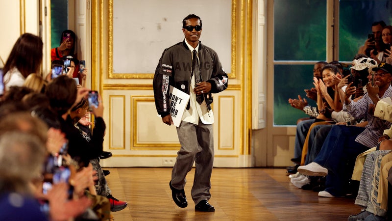 En concert à Paris, le rappeur Asap Rocky fait monter son fils de 3 ans sur scène