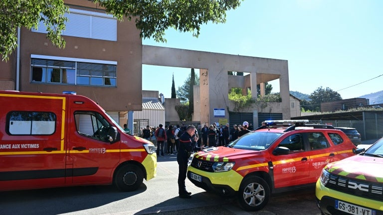 "J'ai déjà la boule au ventre de retourner en cours": les élèves du collège d'Aubagne sous le choc après les tirs de fusil