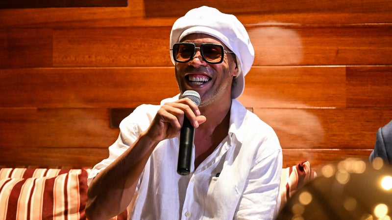 C'est officiel, Ronaldinho va rejouer au football en Italie (et on connaît la date de son retour)
