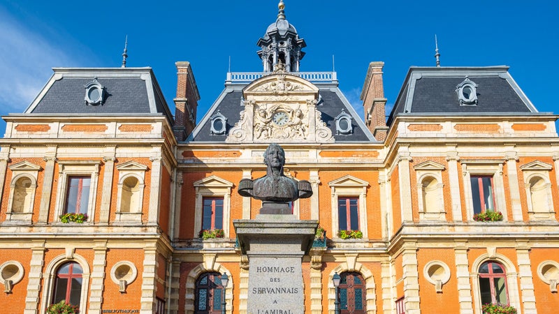 "Sans drapeau, sans masque ni capuche": les maires d'Ille-et-Vilaine appellent au rassemblement après les violences du 17 octobre