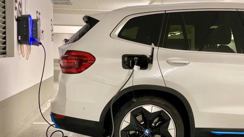La filiale de la Caisse des dépôts Logivolt lève 300 millions d'euros pour financer les bornes électriques pour 1,7 million de places de stationnement résidentiel d'ici à 2030