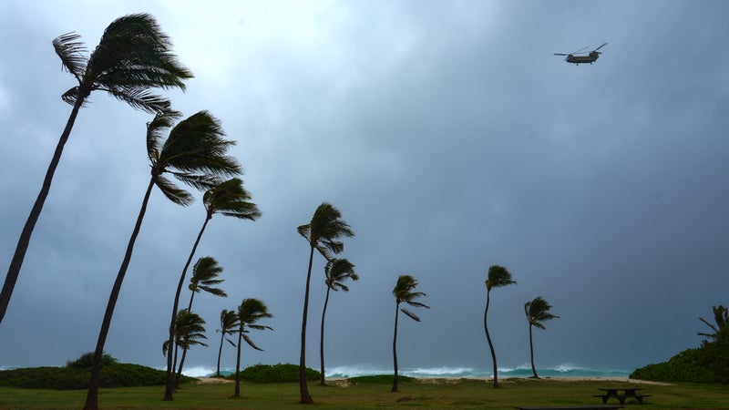 Ouragan Nolo: Hawaï sous la menace de "crues éclair catastrophiques et potentiellement meurtrières"