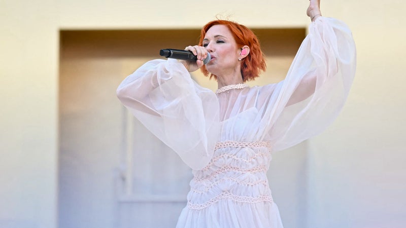 "Le pape Léon XIV, on dirait un vrai papa, réconfortant mais pas complaisant": Natasha St-Pier se confie après son show au Stade de France