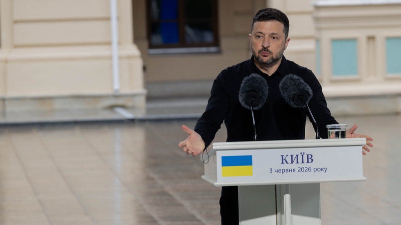 Guerre en Ukraine: après de nouvelles frappes, Volodymyr Zelensky dit vouloir rencontrer Donald Trump pour parler de la défense antimissile