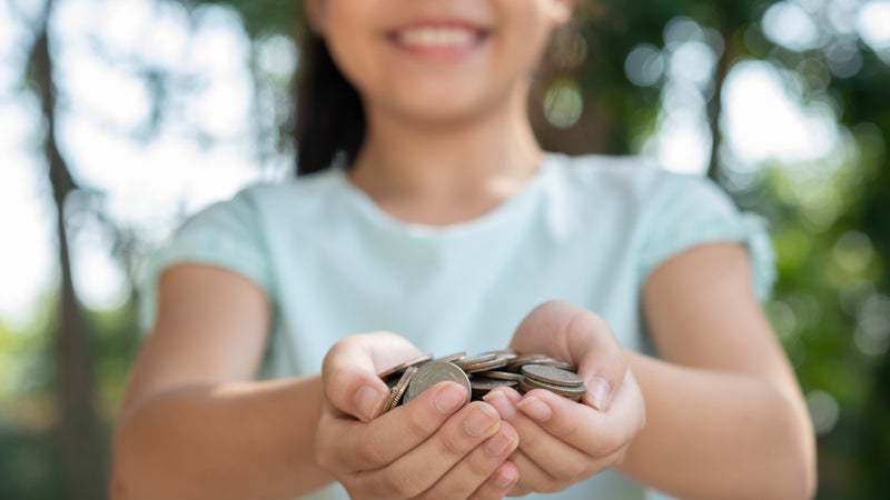 Les ados corses sont les plus gâtés: le montant de l'argent de poche repart en légère hausse, à 27 euros par mois en moyenne (mais il reste inférieur de 25% par rapport à 2023)