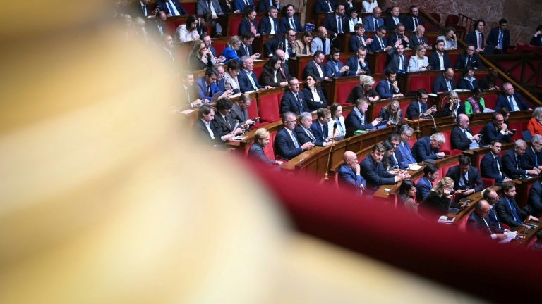 Inceste, enquête minimale en cas de plainte pour viol, peine de prison pour les "dick picks"... Ce que contient la proposition de loi intégrale adoptée à l'Assemblée