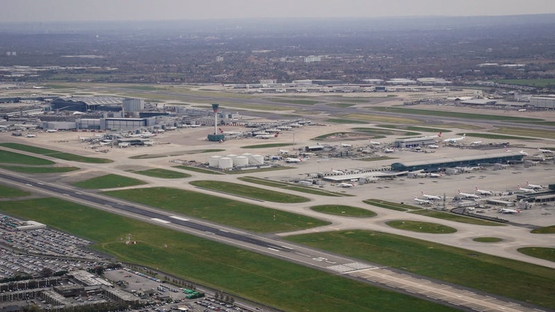 Au Royaume-Uni, un problème technique complexe paralyse les aéroports: près de 1.500 vols ont été annulés depuis mardi