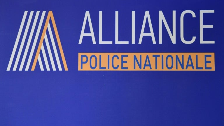 INFO BFMTV. Mouvement lycéen: le syndicat de police Alliance dépose plainte contre l'État pour "mise en danger de la vie d'autrui"