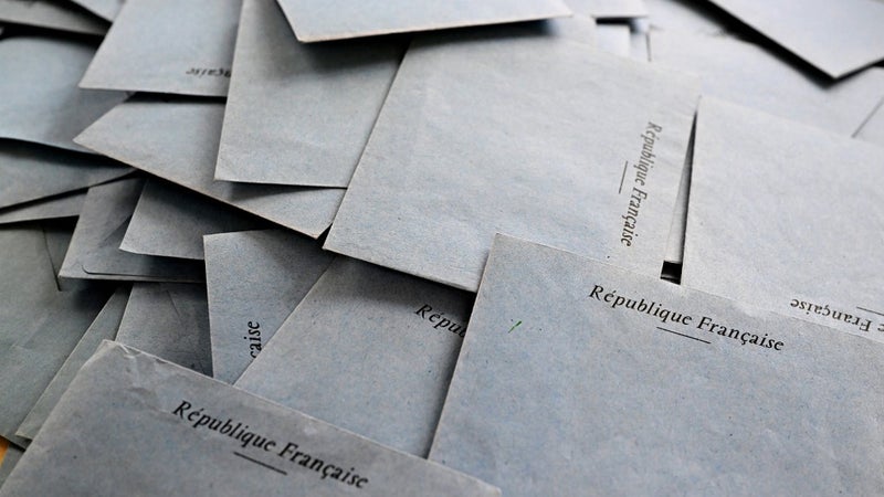 Budget 2027: le gouvernement veut supprimer l'envoi postal des bulletins de vote à domicile lors des élections législatives