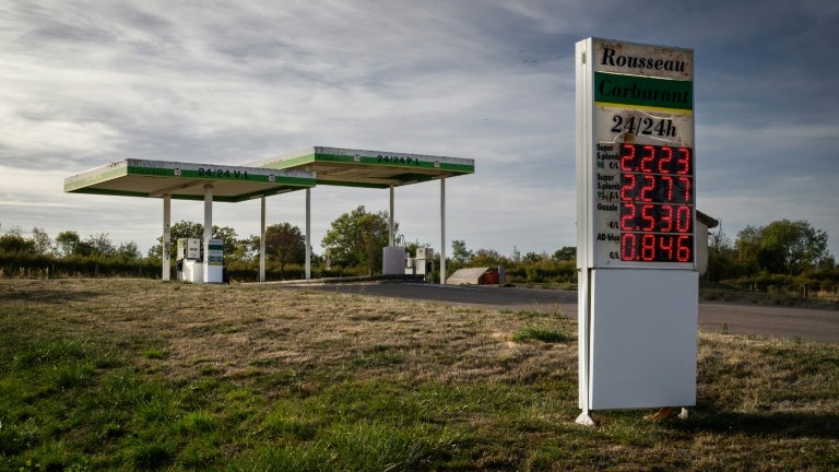 Malgré des prix qui augmentent de 3,8%, un membre de la BCE se réjouit que "l'inflation ne se propage pas" au-delà de la flambée incontrôlée des carburants dans la zone euro