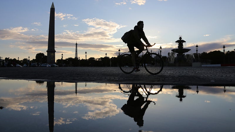 C'est une recette miracle contre l'absentéisme: aller au travail à vélo fait baisser les arrêts maladie de 10% dans les entreprises et chaque kilomètre pédalé fait gagner 1 euro de coût social