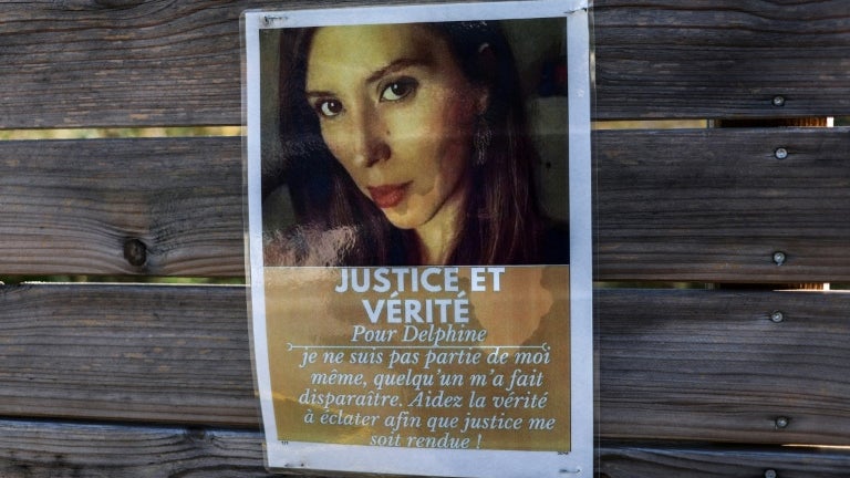 Une affiche placardée dans le quartier de Delphine Jubillar à Cagnac-les-Mines (Tarn), le 7 décembre 2022