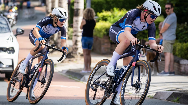 Eline Jansen a droite de l equipe VolkerWessels lors du Championnat des Pays Bas de cyclisme sur route le 28 juin 2025 2327487