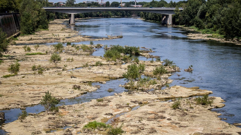 "On n'a jamais connu un été comme l'été 2026": la Garonne en "crise" entre les Pyrénées et Toulouse face à la sécheresse