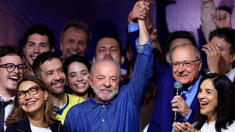 Lula élu président pour un quatrième mandat inédit à la tête du Brésil, Flavio Bolsonaro veut faire annuler le scrutin