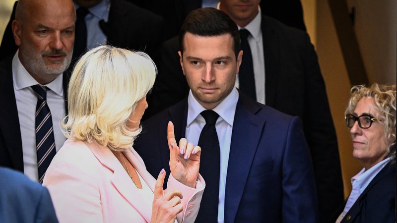 "Le RN fait ce qu'il a toujours fait, il détruit le numéro 2": accusé d'écrits antisémites, Jordan Bardella pourrait-il être lâché par son parti?