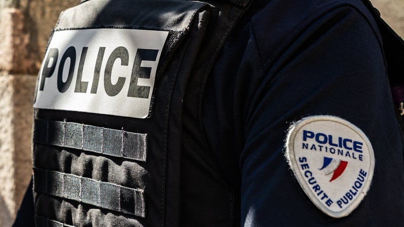 Un automobiliste fait deux morts et huit blessés en fonçant sur un abribus à Caen après une dispute dans un bar