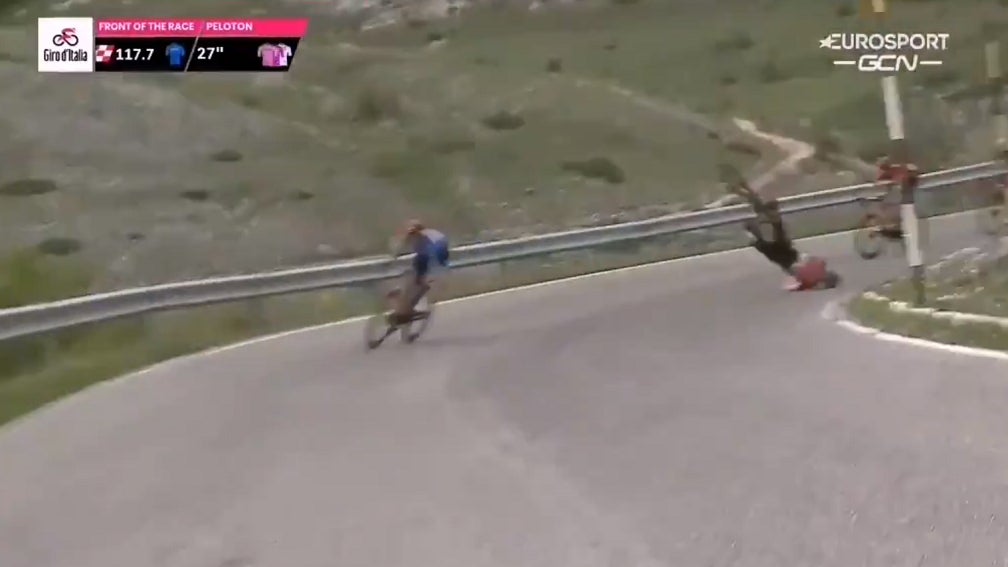 Giro: l'impressionnante chute de Mohoric dans une descente
