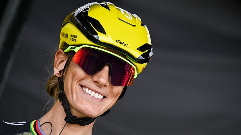 La Francaise Pauline Ferrand Prevot Visma Lease a Bike avant le depart de la 5e etape du Tour de France feminin 30 juillet 2025 2118560