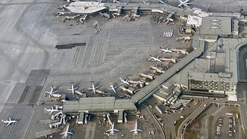 Un mort dans un accident à l'aéroport de Montréal lors d'opérations au sol avant un vol pour Paris