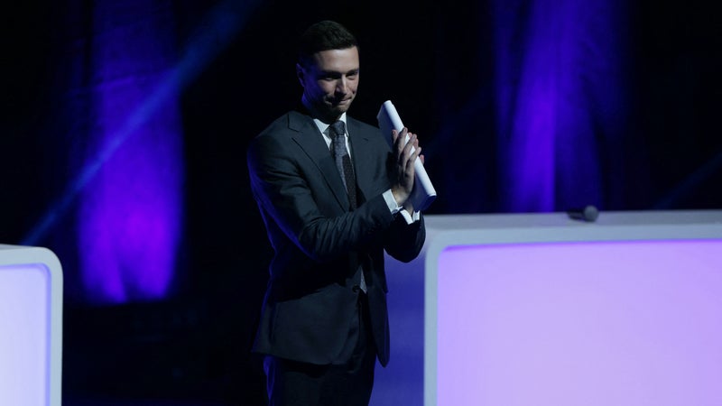 Congrès du Rassemblement national: seul candidat, Jordan Bardella réélu à la tête du parti avec 98,98% des voix